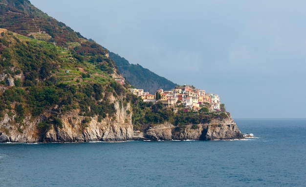 Verano Manarola vista desde Corniglia Cinque Terre Italia