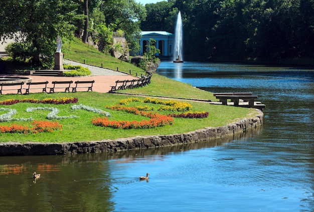 Verano Sofiyivka Dendrology Park Fuente Serpiente Uman Ucrania