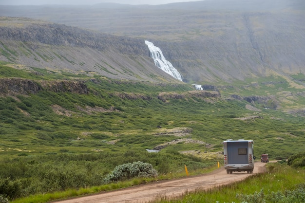 Verão, Vista da van de campista ir para Dynjandi Waterfall