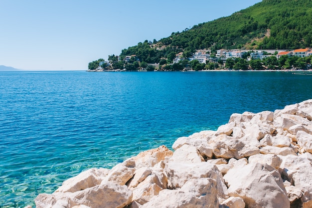 Foto verão vista do litoral do mar adriático