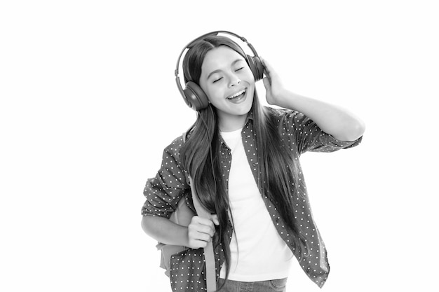 Verblüfftes Kind singt zurück zur Schule, Schülerin mit Kopfhörern und Schulranzen