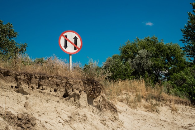 Verbot der runden Küstenschifffahrt des Flusszeichens.