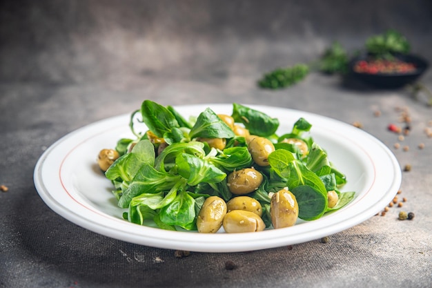 verde azeitona salada folha mache milho alface fresco refeição saudável comida lanche na mesa cópia espaço