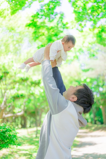 Verde refrescante y padre e hijo.