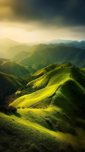 Las verdes colinas de las montañas son hermosas.