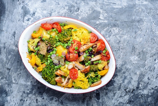 Verduras al horno con pechuga de pollo