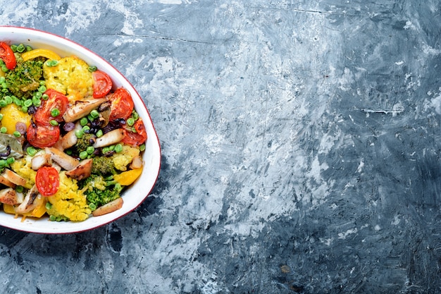 Verduras al horno con pechuga de pollo