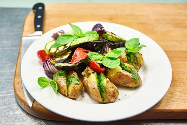 Verduras asadas patata berenjena calabacín pimientos y cebollas