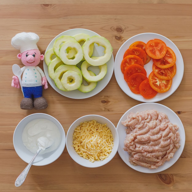 Verduras y carne picada, ingredientes para cocinar