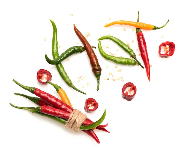 Verduras y concepto de dieta vegetariana Word HOT construido de chili