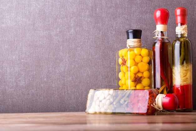 Verduras en conserva. Copia espacio