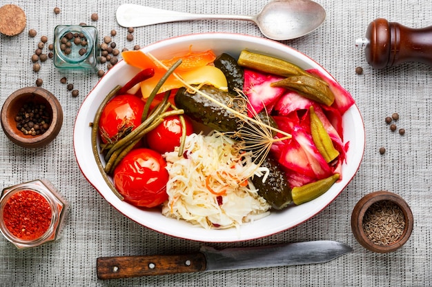 Verduras en escabeche y chucrut