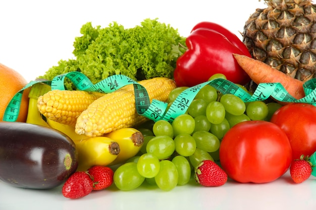 Verduras frescas aisladas en blanco