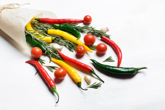 verduras frescas, hierbas y especias