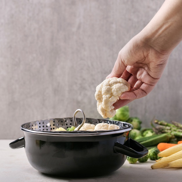 Verduras frescas listas para cocinar.