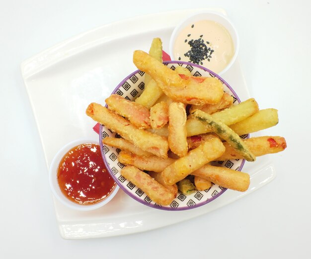 Foto verduras fritas en tempur