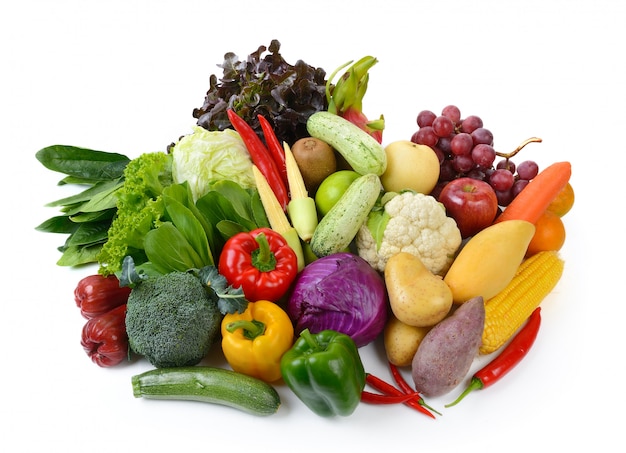 Verduras y frutas en blanco