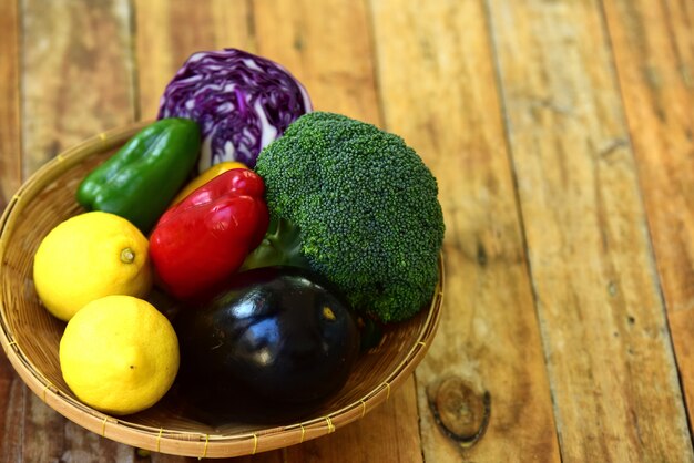 Verduras y frutas orgánicas frescas.