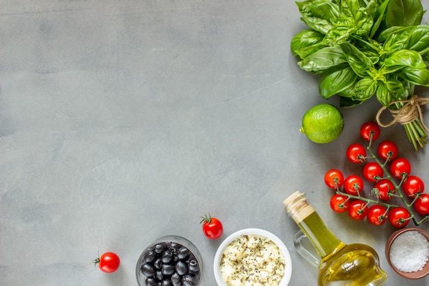 Verduras en hormigón gris