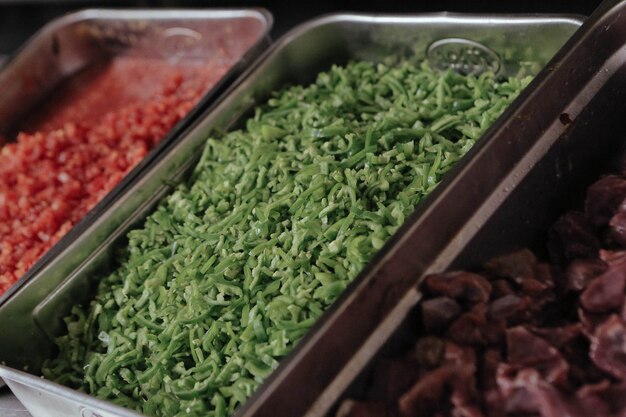 verduras lavadas en el fregadero