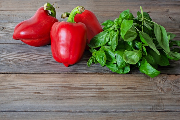 Verduras maduras crudas de temporada