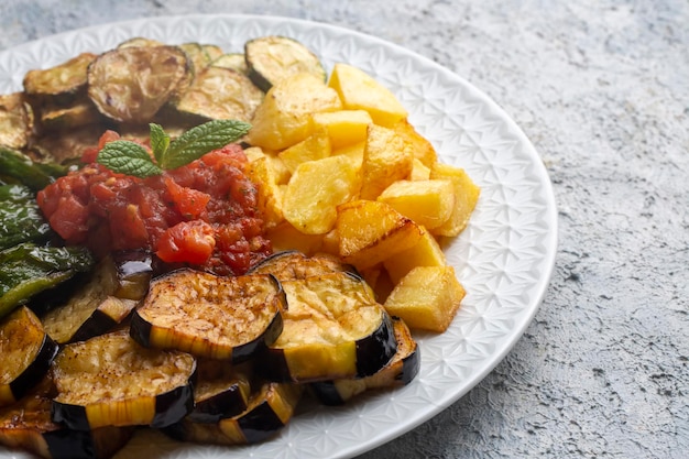 Verduras mixtas al estilo turco fritas (Karisik Kizartma)