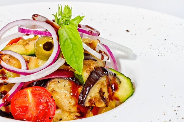 Verduras a la plancha calabacín berenjena cebollas pimientos espárragos tomate