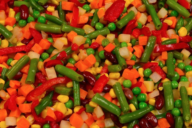 Verduras en rodajas maíz frijoles guisantes zanahorias pimientos fondo