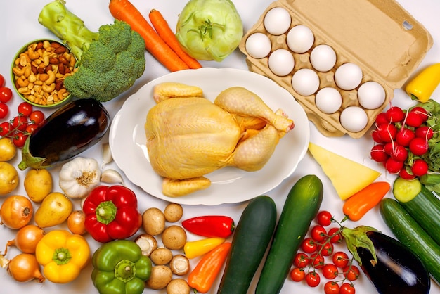 Verduras sobre un fondo blanco. Fletley. Dieta y nutrición adecuada.