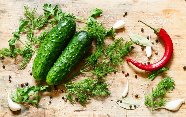 verduras en una tabla de madera