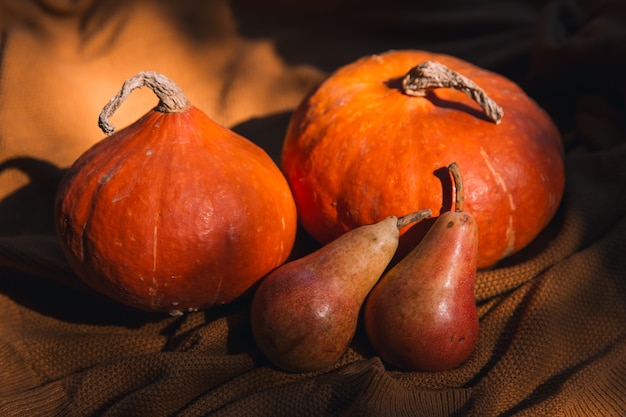 Verduras de temporada de otoño Peras de calabaza y brócoli