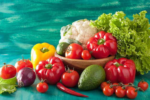 Foto verduras tomate pimiento aguacate cebolla coliflor lechuga