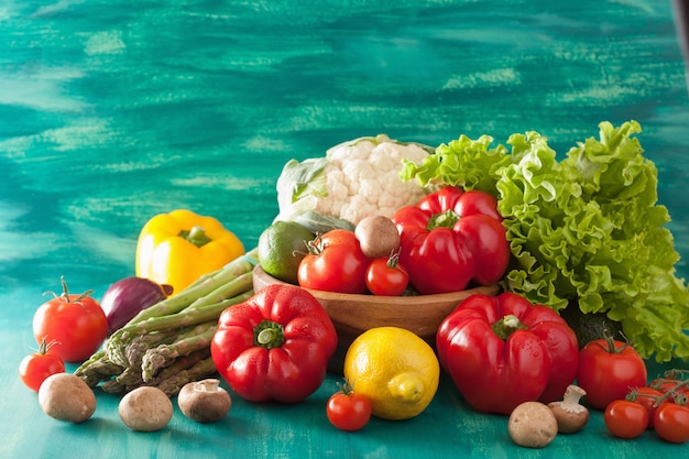 Verduras tomate pimiento aguacate cebolla coliflor lechuga