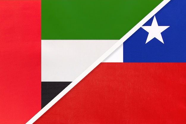Vereinigte Arabische Emirate oder Vereinigte Arabische Emirate und Chile, Symbol für zwei Nationalflaggen aus Textil.