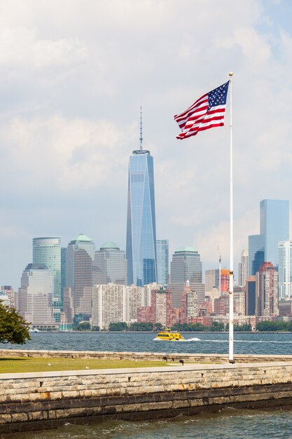 Vereinigte Staaten kennzeichnen mit New- Yorkwolkenkratzern