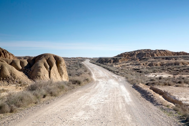 Verfolgen Sie im Bardenas Reales Park in Navarra, Spanien