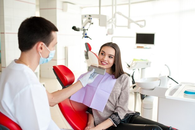 Foto verifique e selecione a cor dos dentes