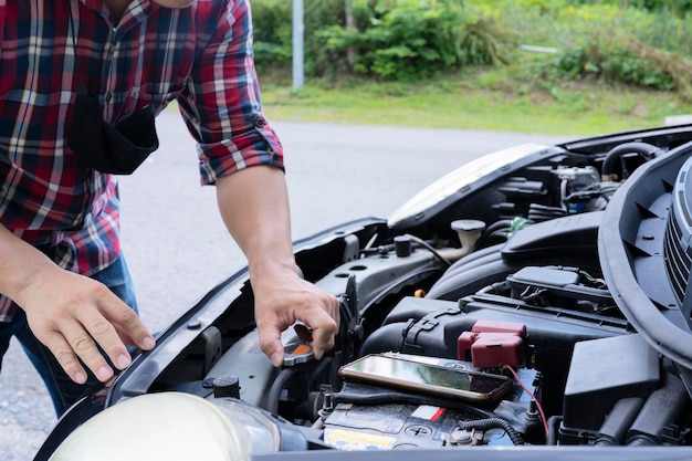 Verifique el radiador del automóvilCompruebe el automóvil usted mismo para el cuidado del automóvil
