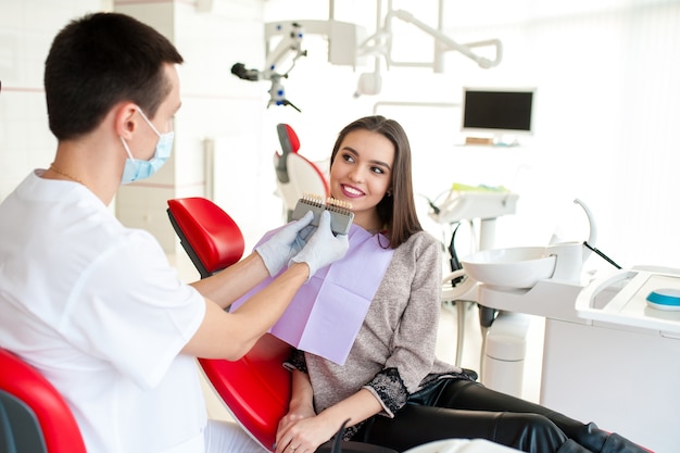 Verifique y seleccione el color de los dientes.