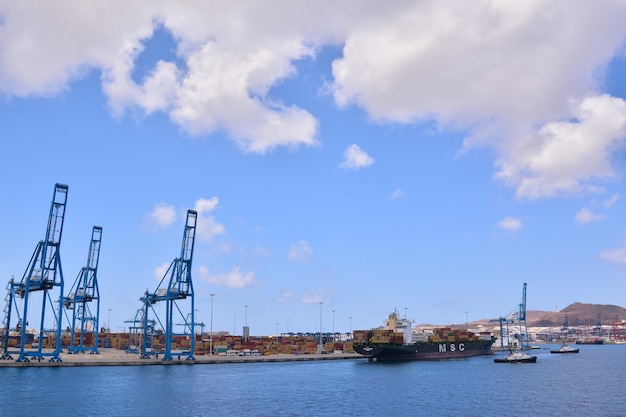 Foto verlagsgebäude im hafen