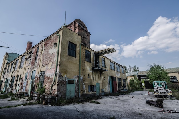 Verlassene bunte Fabrik