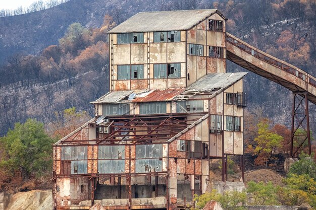 Foto verlassene zinkminen in der nähe des dorfes kirki nord-evros griechenland umweltkatastrophe australien