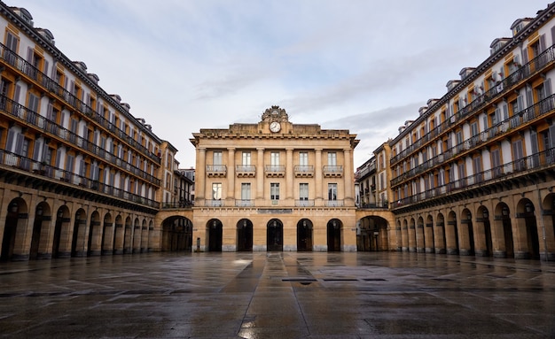 Verlassener Platz der Verfassung in San Sebastian, Baskenland