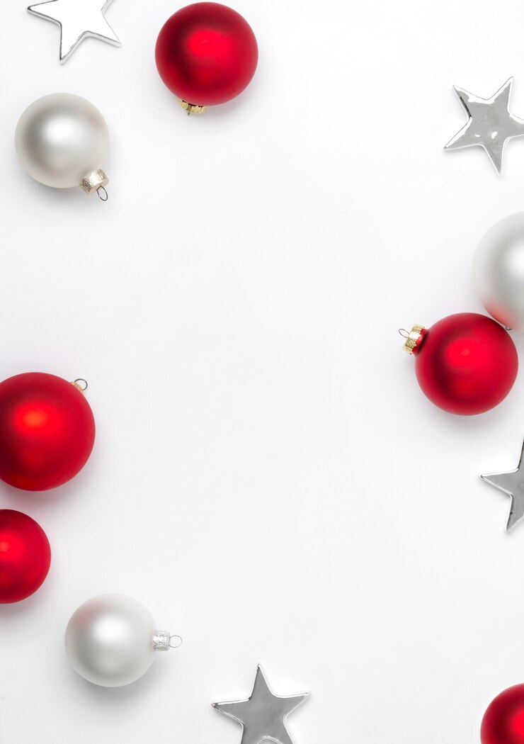 Foto vermelho e branco fosco estrelas de natal e decoração de bolas com espaço de cópia