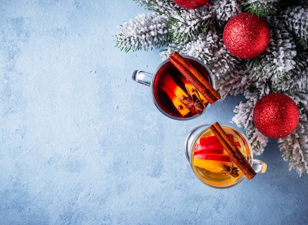 Vermelho e branco vinho quente.