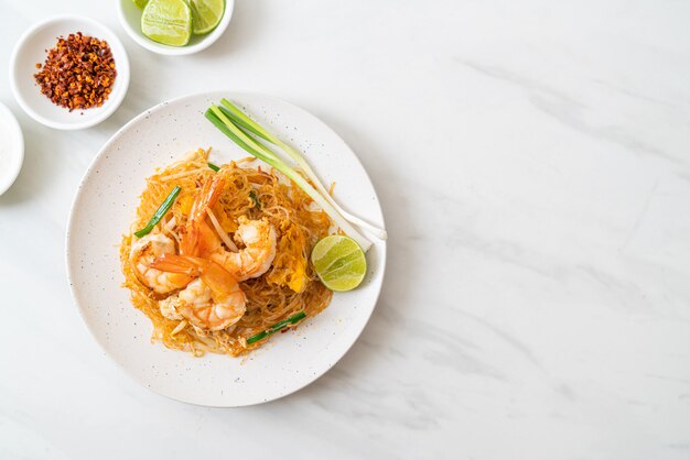 Vermicelli Pad Thai o fideos salteados tailandeses con gambas