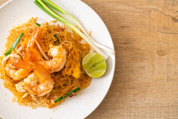 Vermicelli Pad Thai ou Tailandês salteado vermicelli com camarões