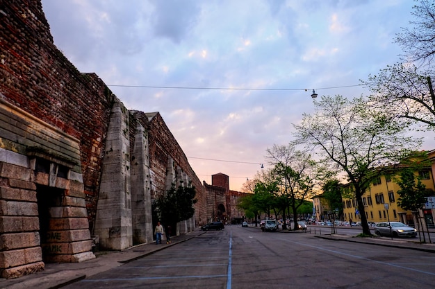 Verona Street en la noche de abril de 2016