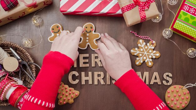 Verpacken traditioneller hausgemachter Lebkuchen als Lebensmittelgeschenke.