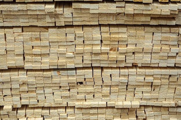 Verpackungsende von Holzlattenholz für den Bau Baumaterialien auf dem Markt